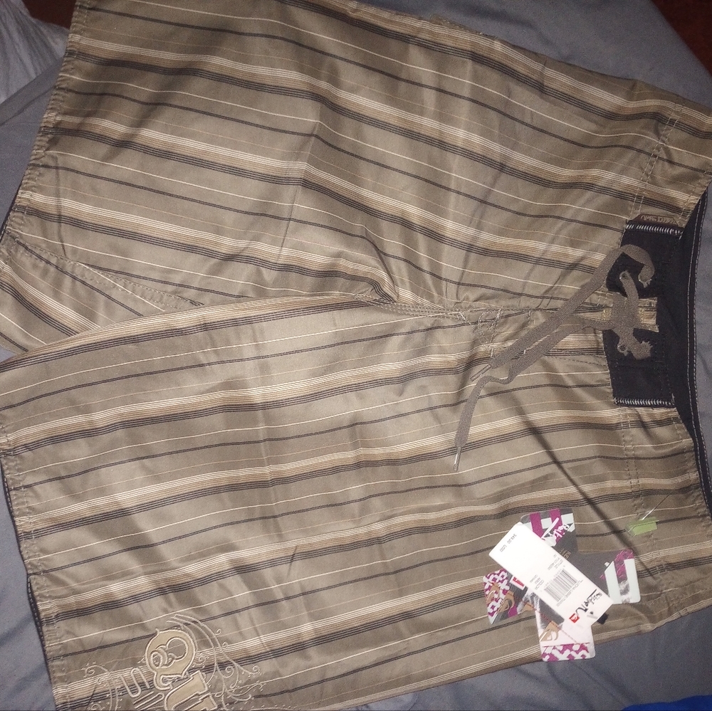 NWT Men's size 32 Quicksilver shorts